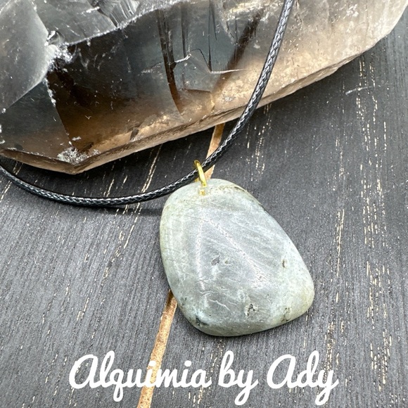 Labradorite big charm necklace - Picture 2 of 2